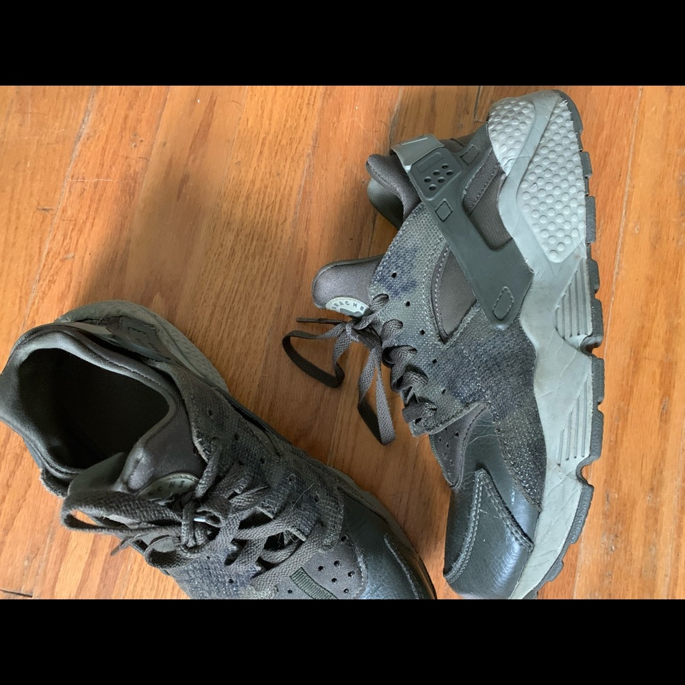 Nike Air Huarache. Rare snakeskin print.